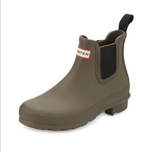 Hunter green Chelsea boots